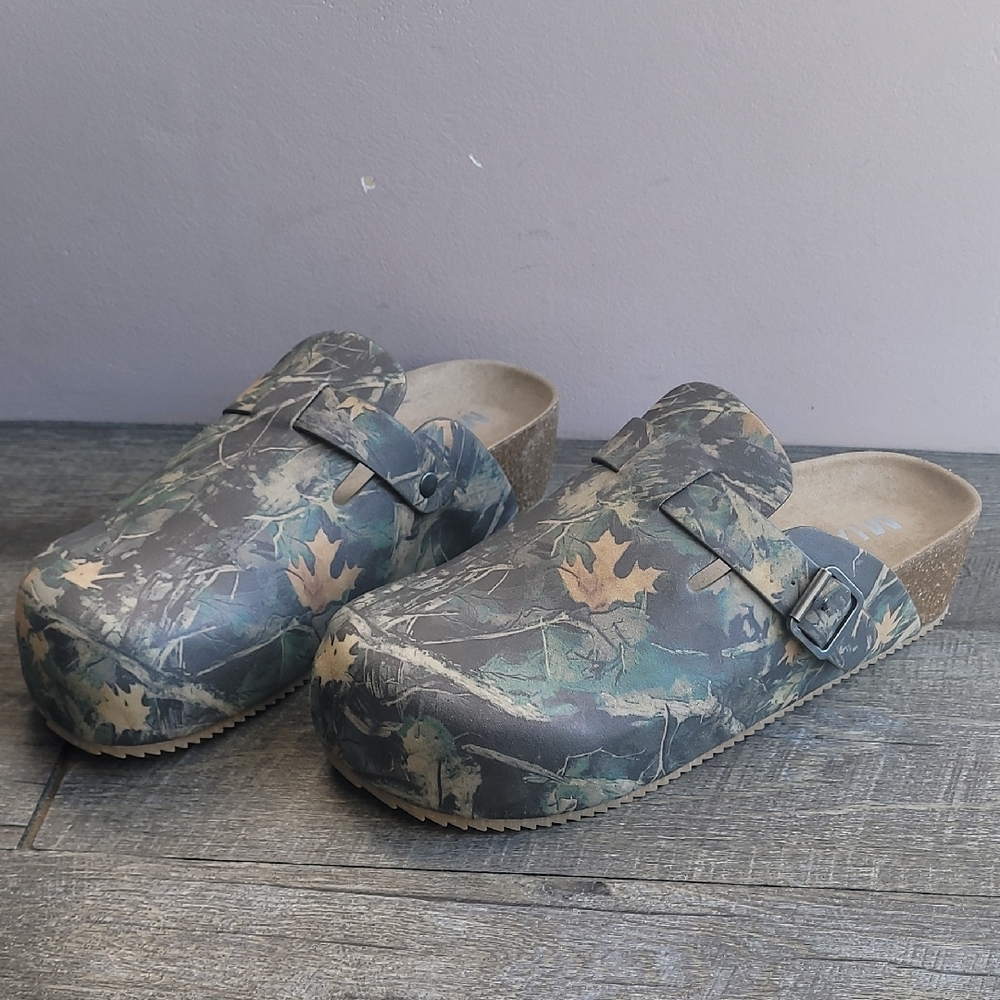 NEW Mia camoflauge clogs